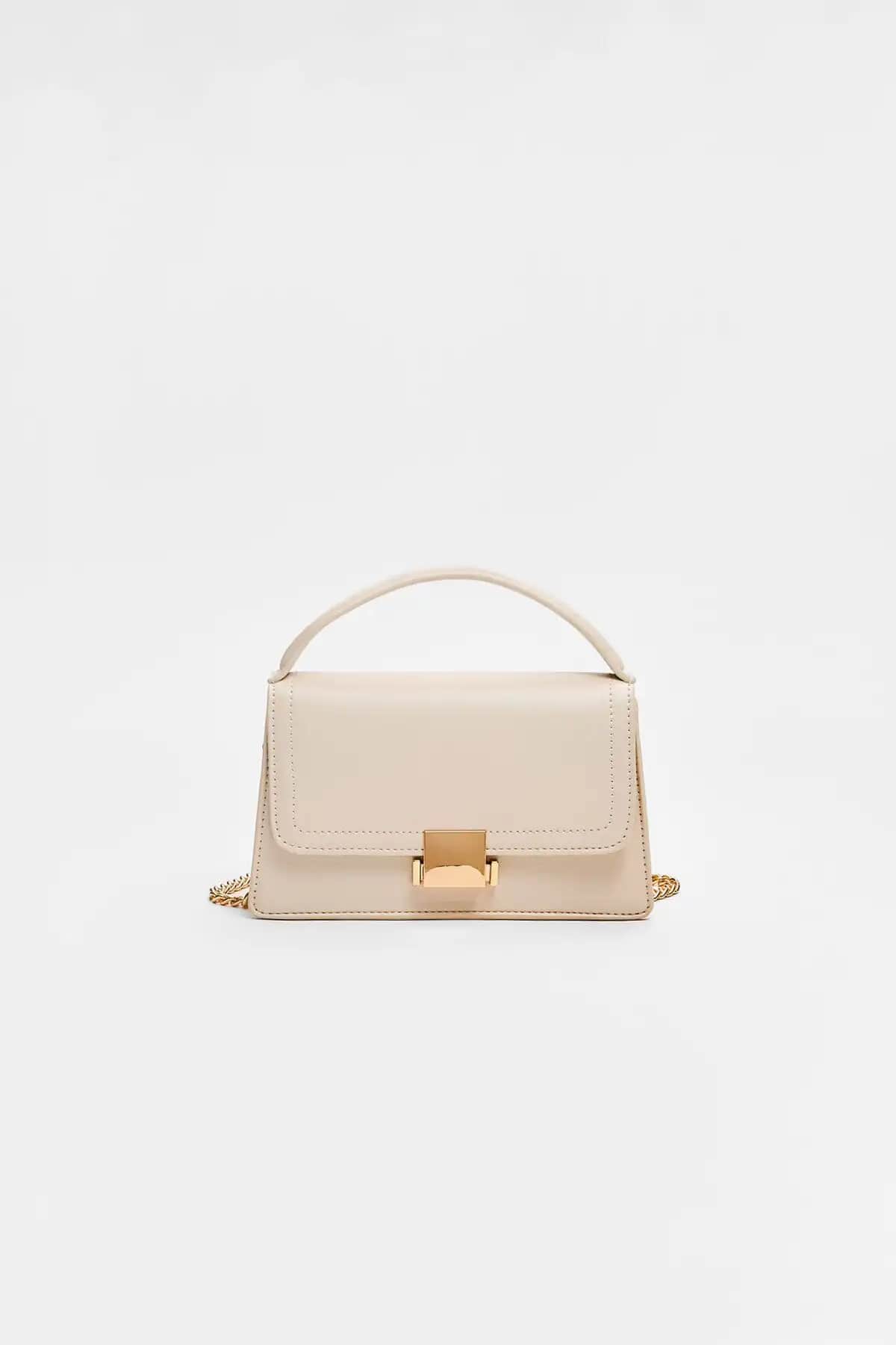 Stradivarius Çanta Karşılaştırması: Çift Tutma Saplı ve Kapamalı Modellerin Özellikleri