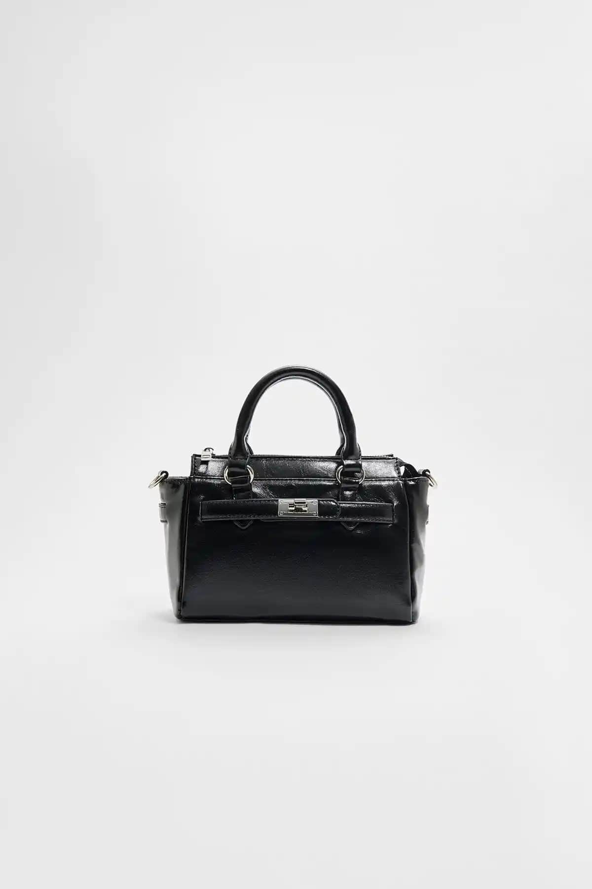 Stradivarius Çanta Karşılaştırması: Tokalı Çapraz ve Uzun Askılı Modelleri