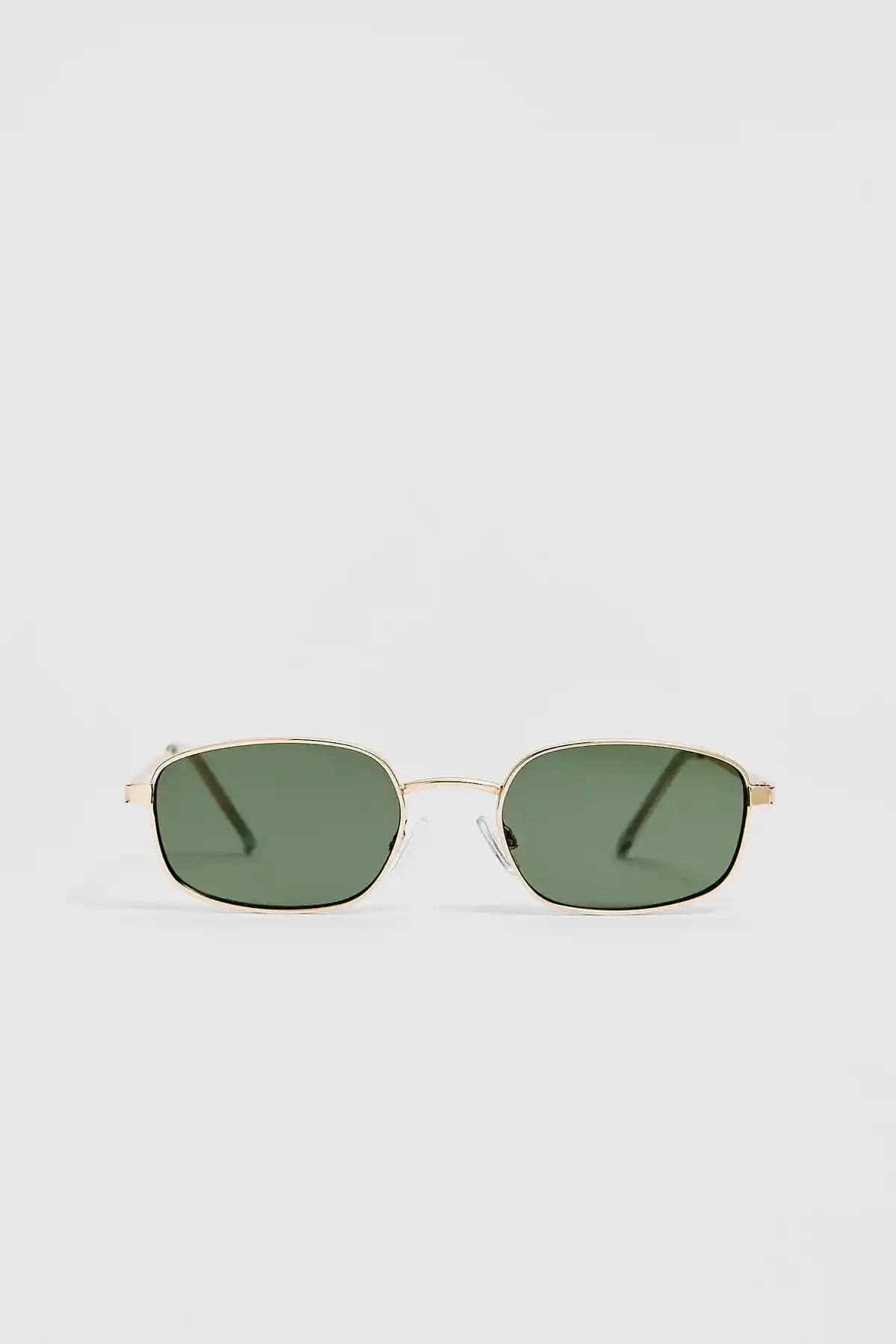 Stradivarius Dikdörtgen Metal Güneş Gözlüğü Modern ve Şık Tasarım ile Koruma Sunar