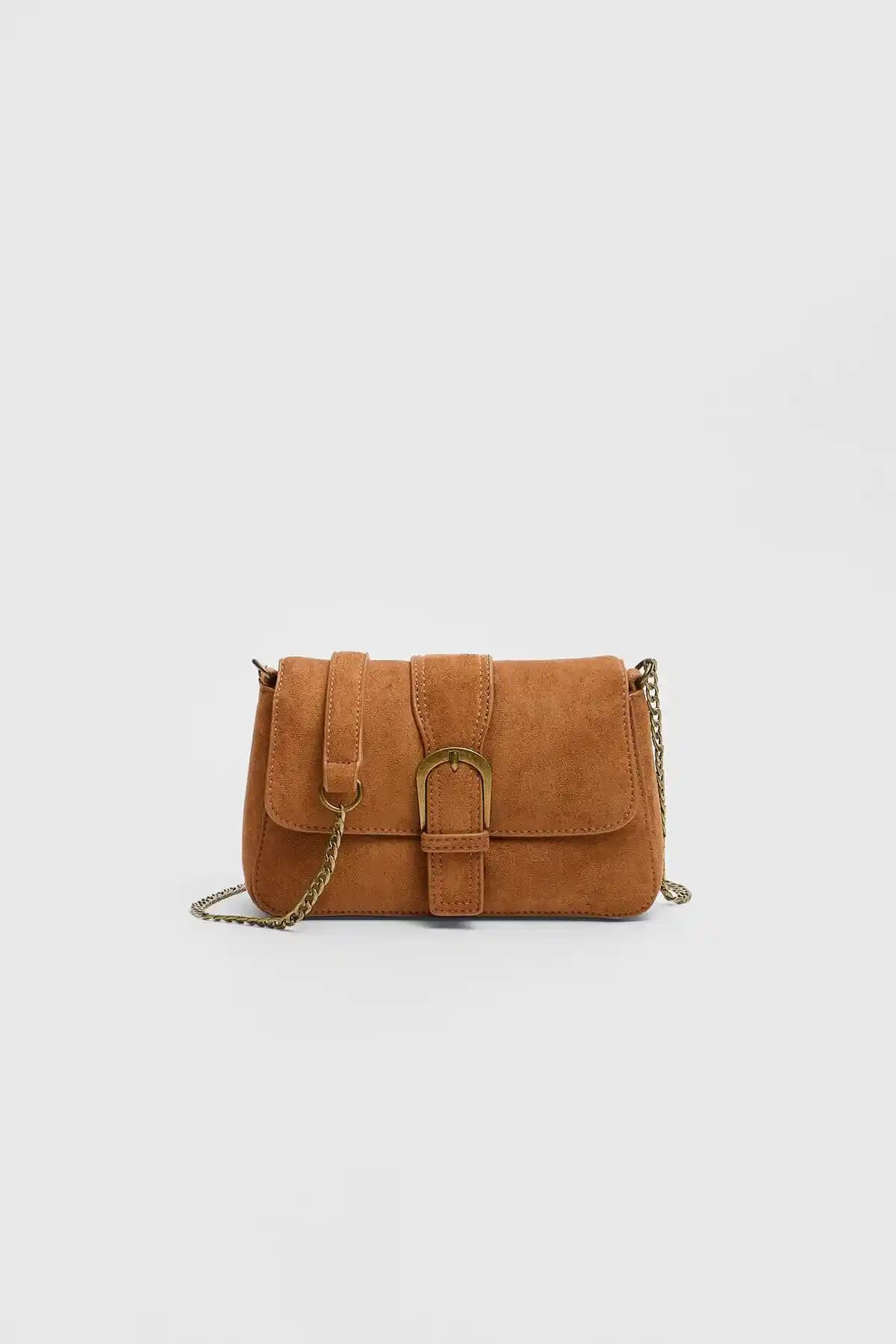 Stradivarius Tokalı Çapraz Askılı Çanta: Şık ve Pratik Günlük Kullanım İçin Ideal