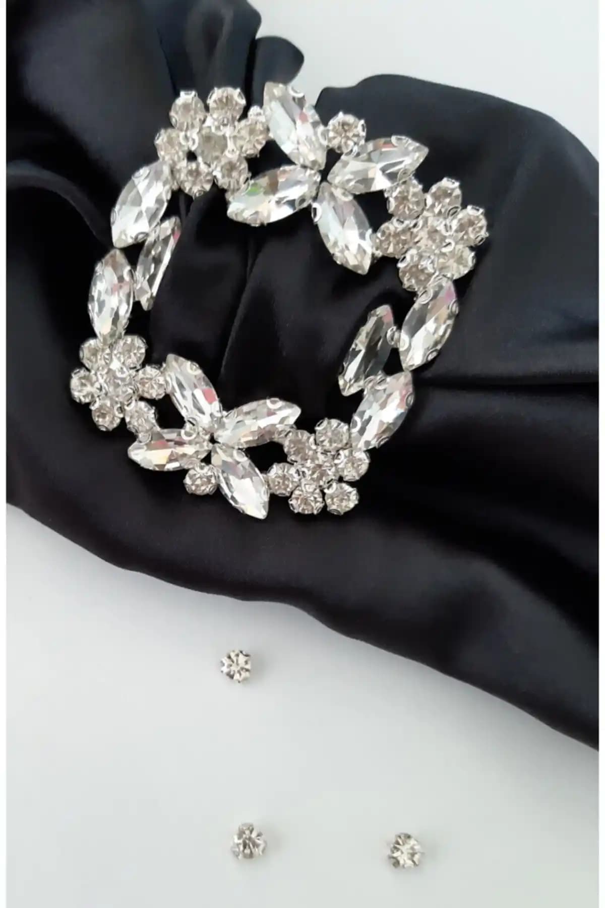 Suhneva Kristal Taşlı Kare Kemer Tokası Şıklık ve Zarafetin Modern Simgesi