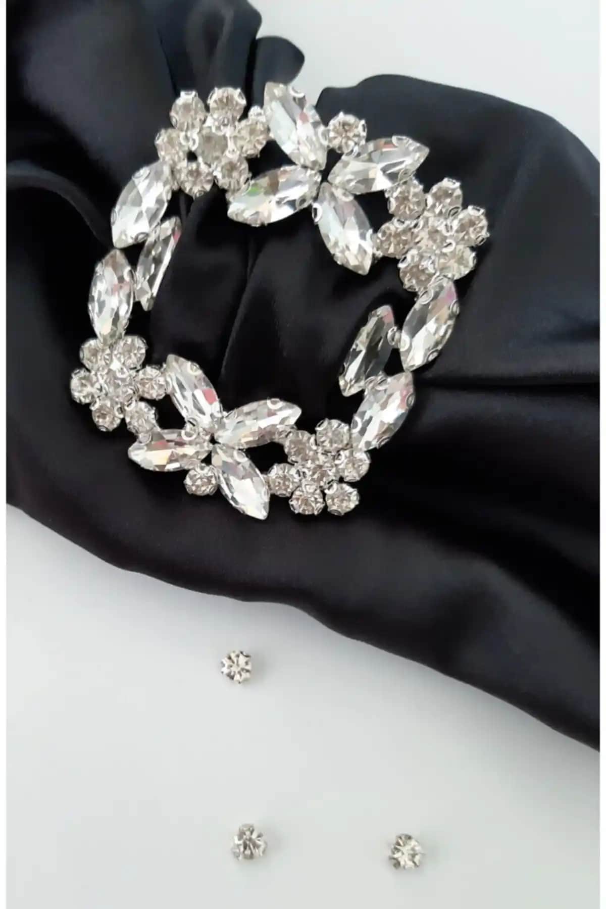 Suhneva Kristal Taşlı ve YLMZ Taşlı Kemer Tokası Karşılaştırması