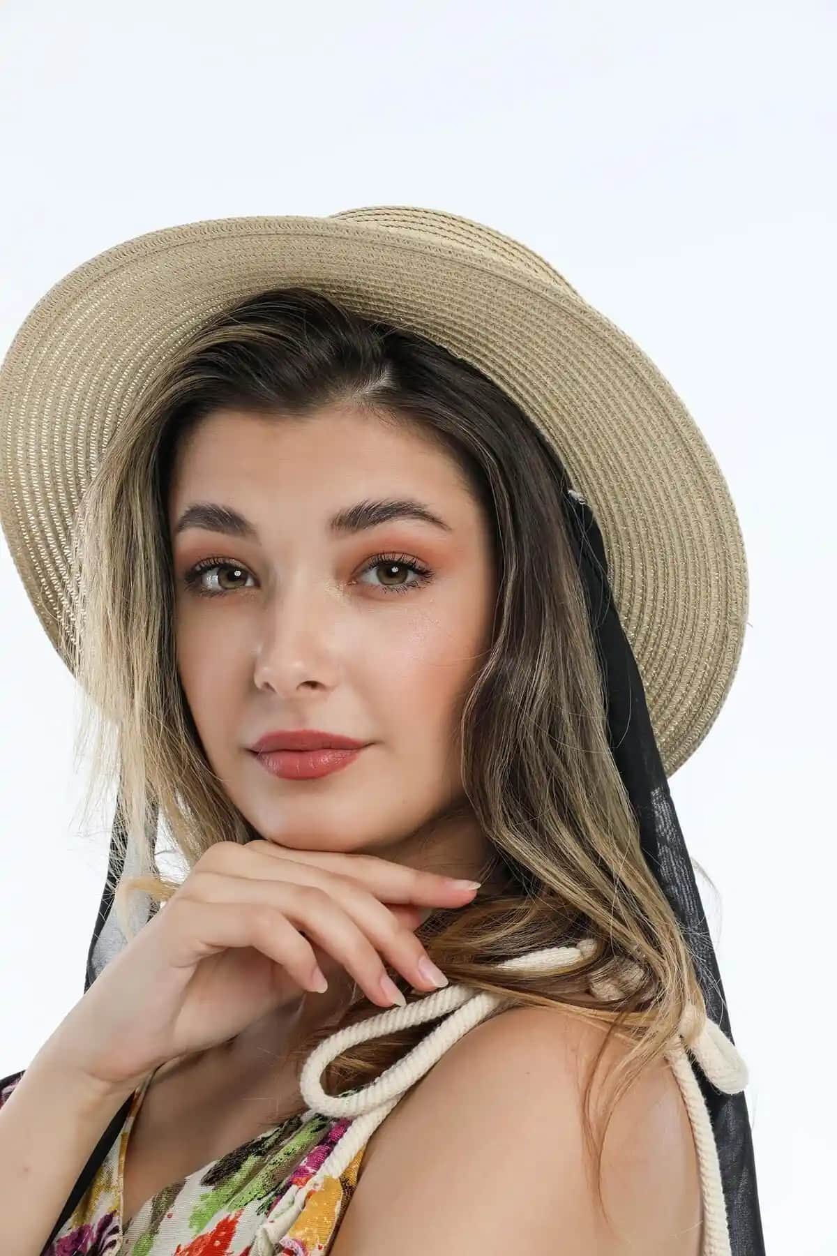 SUVE GOLD Siyah Kurdeleli Hasır Yazlık Plaj Şapkası Güneşten Koruyan ve Şık Tasarım