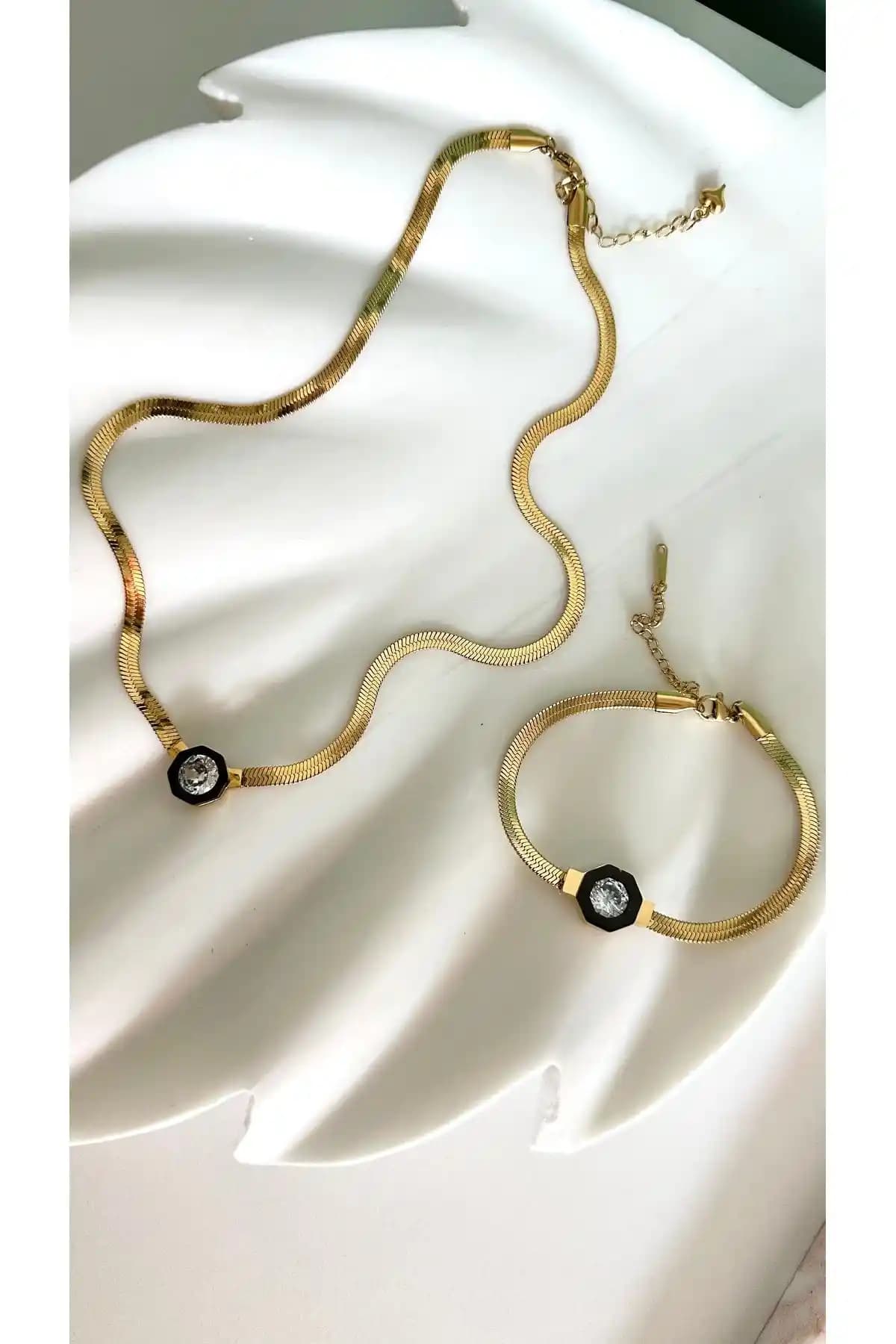 Takımakstore Çağla Şikel Koleksiyonundan Zarif ve Dayanıklı Kolye Bileklik Seti