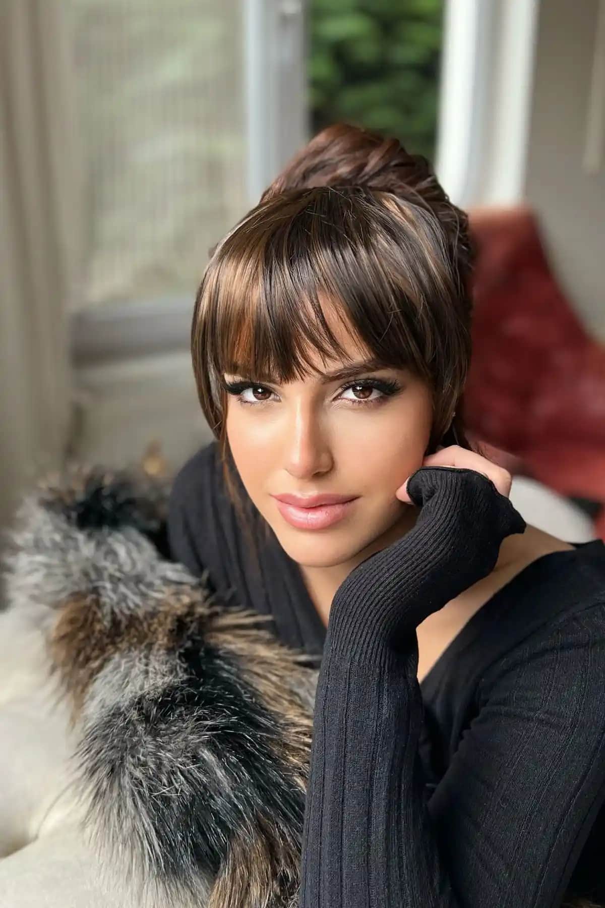 Takıştır Takma Kahkül: Doğal Görünüm ve Kullanım Kolaylığı Sunan Saç Aksesuarı