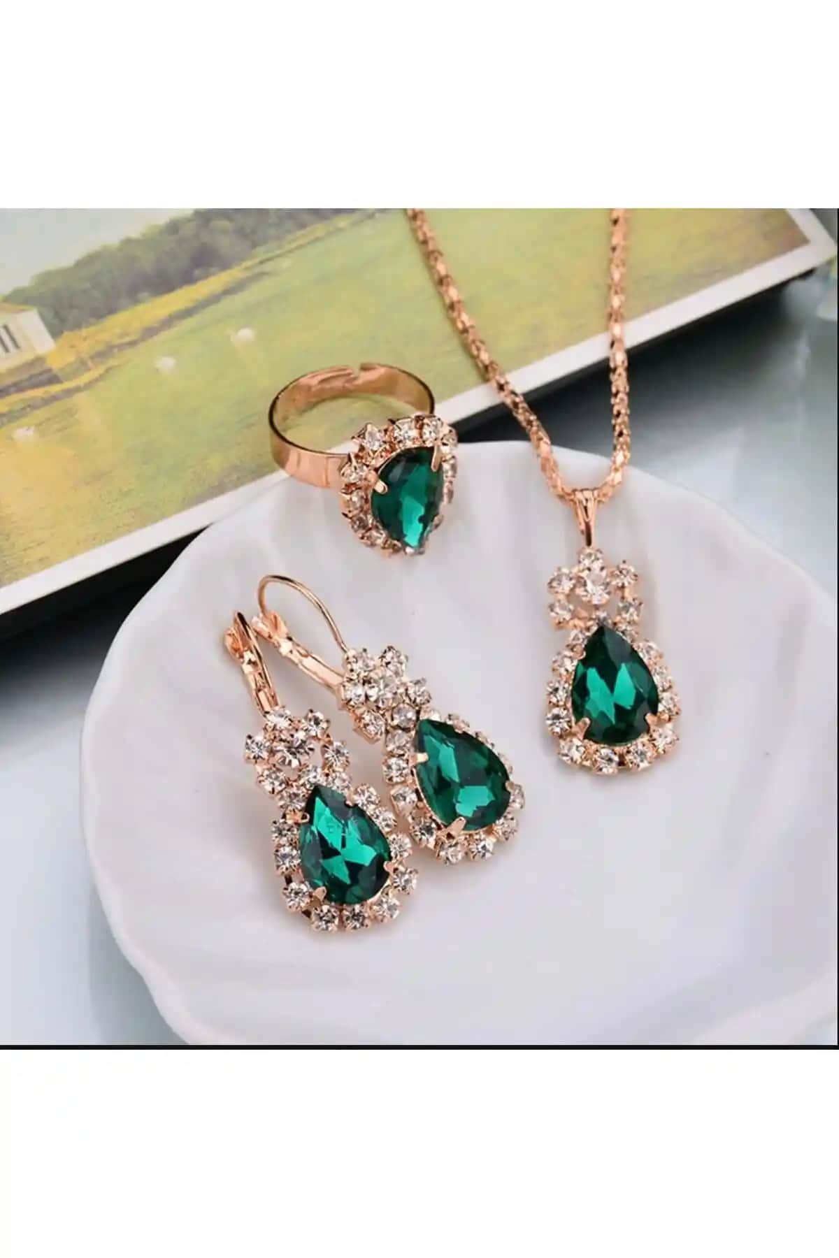 Takıtolia Aurora Kristal Taşlı Zümrüt Yeşil Takı Seti Günlük ve Özel Gün Kullanımı İçin