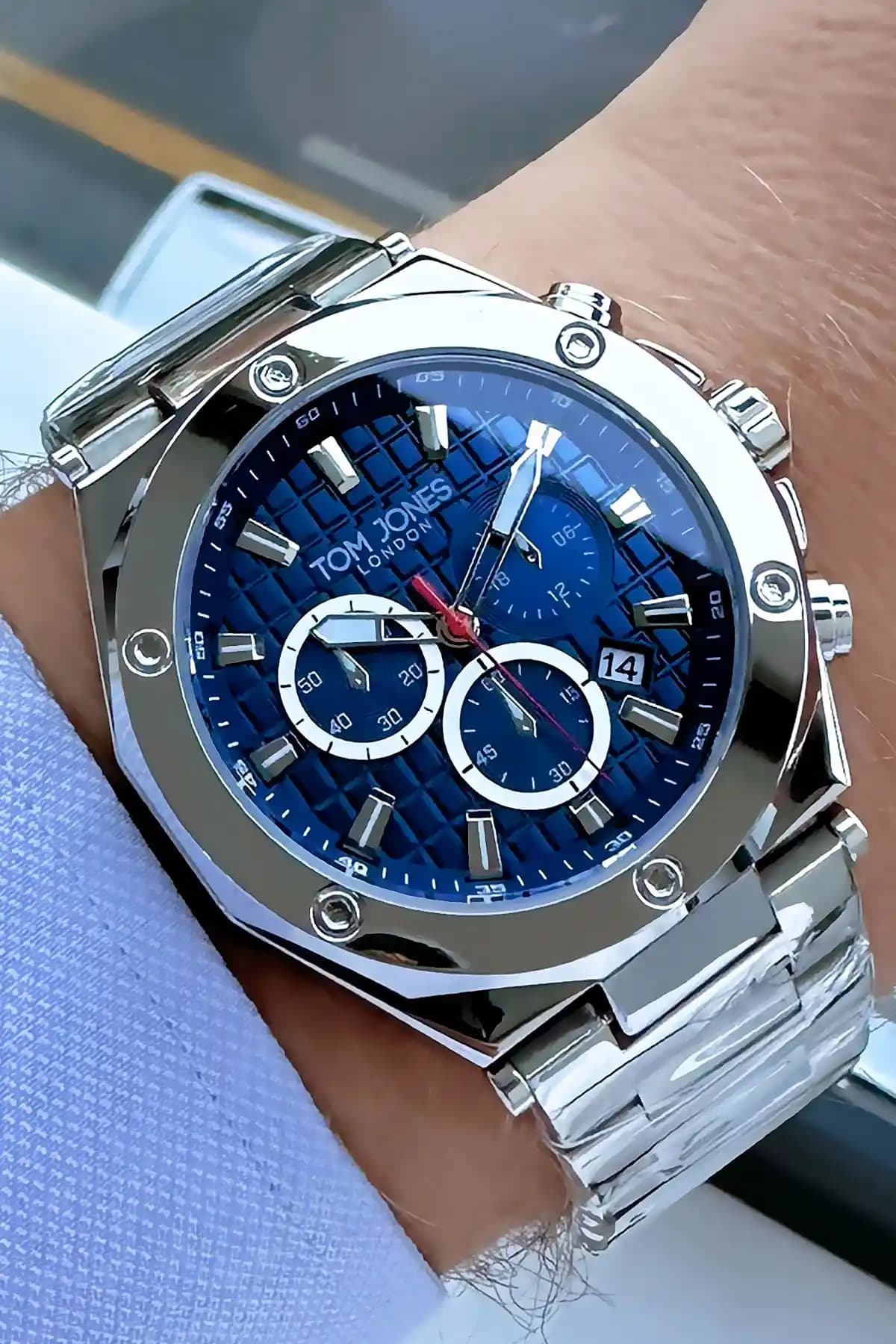 Tom Jones Erkek Kol Saatleri Karşılaştırması: Şık ve Dayanıklı Modellerin Detaylı İncelenmesi
