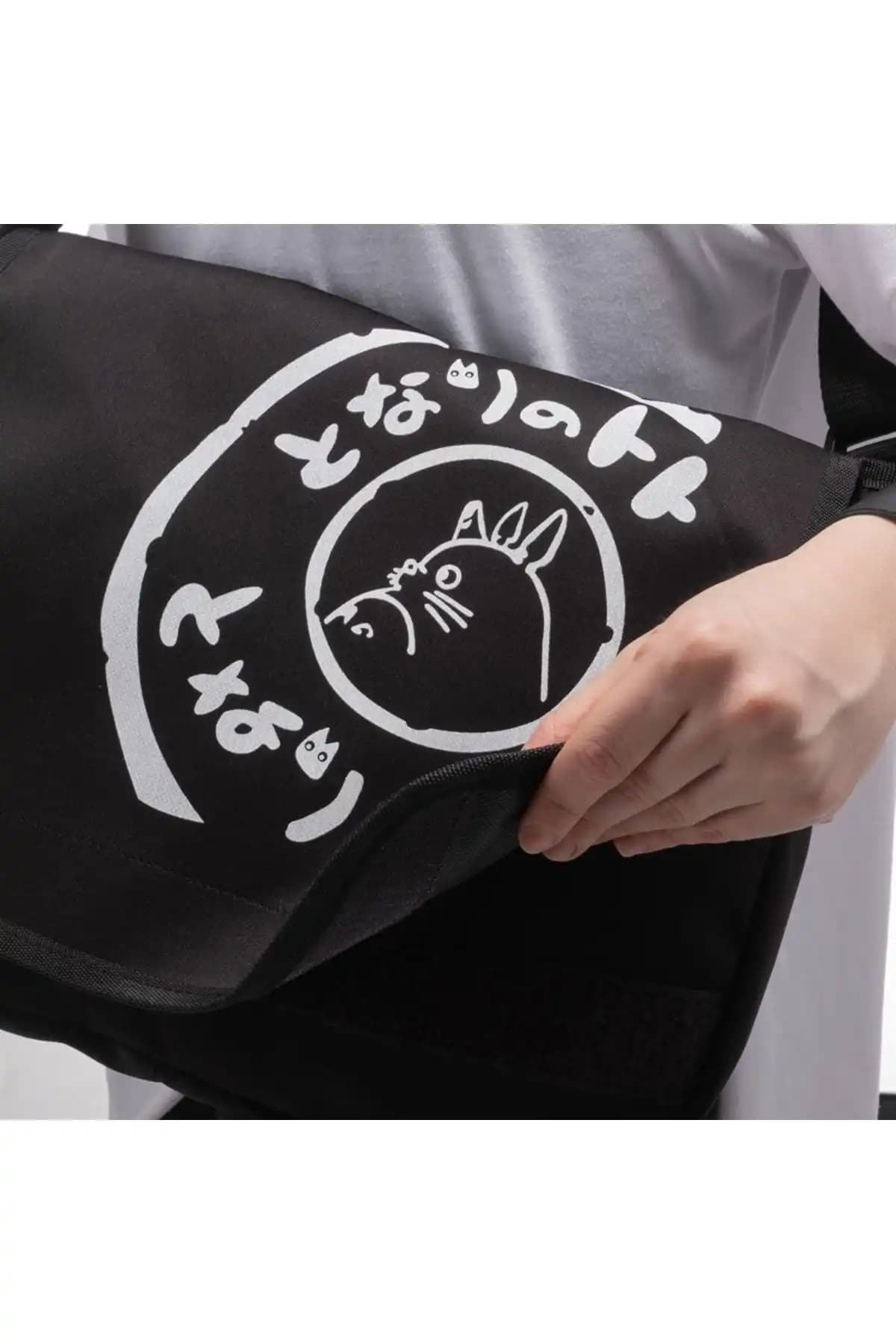 Touz Gothic Baskılı Unisex Postacı Çantası Günlük Şıklık ve Fonksiyonellik Sunar