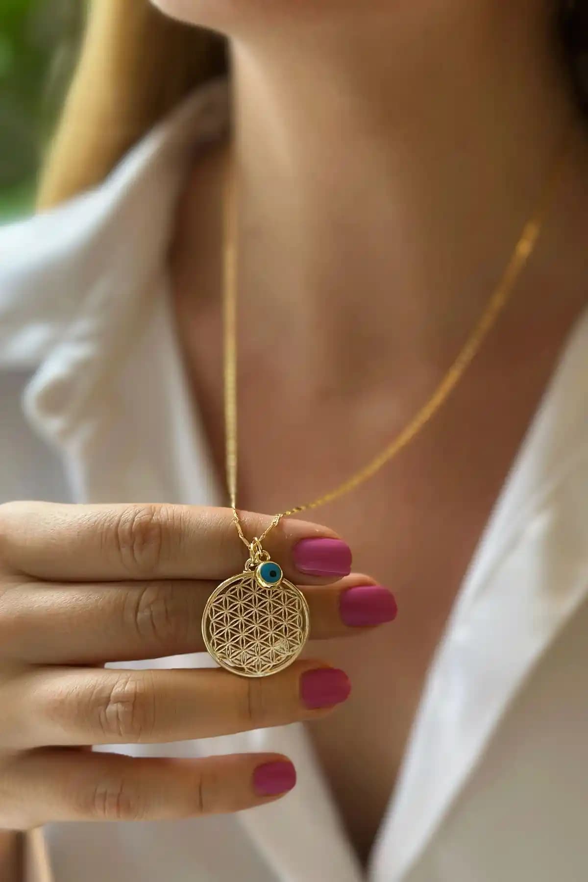 Trendy Butik Kolye Karşılaştırması: Nazar Detaylı ve Sık Zincirli Modellerin Özellikleri