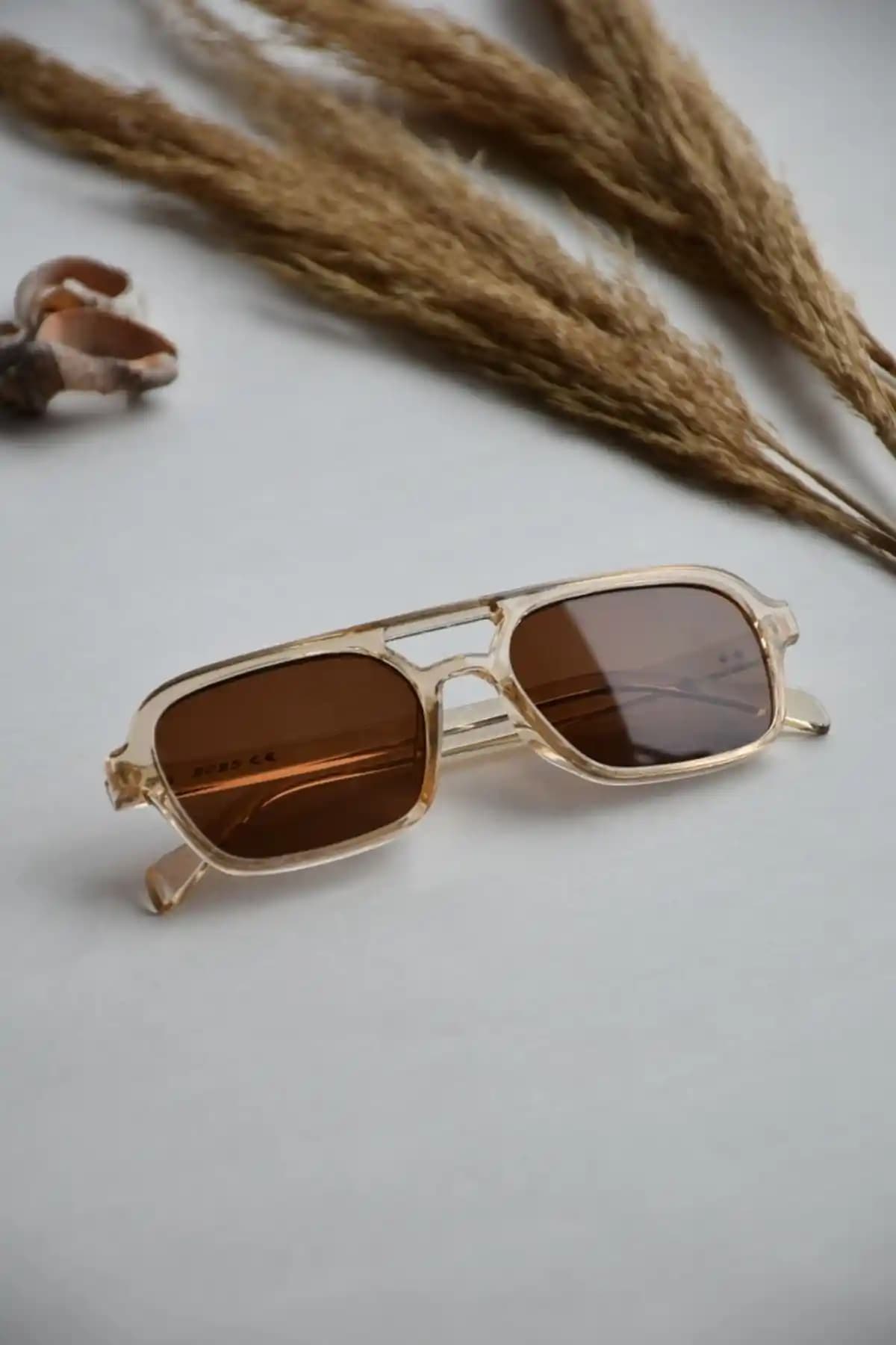 Unisex Retro Kahverengi Çerçeve Güneş Gözlüğü – UV400 Koruma ve Şıklık Sağlar