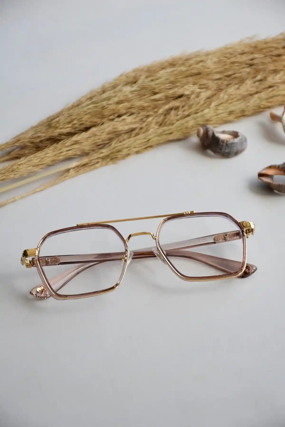 Unisex Şeffaf Gözlük Bal Rengi ve Mavi Işık Koruma Özelliği ile Şıklık ve Sağlık Bir Arada