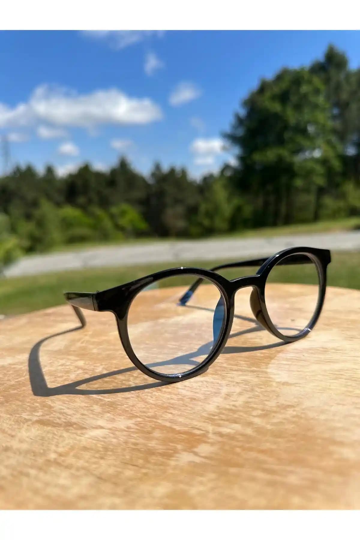 VisionGlasses Siyah Unisex Şeffaf Camlı Gözlük UV400 ve Mavi Işık Koruyucu Özelliklerle