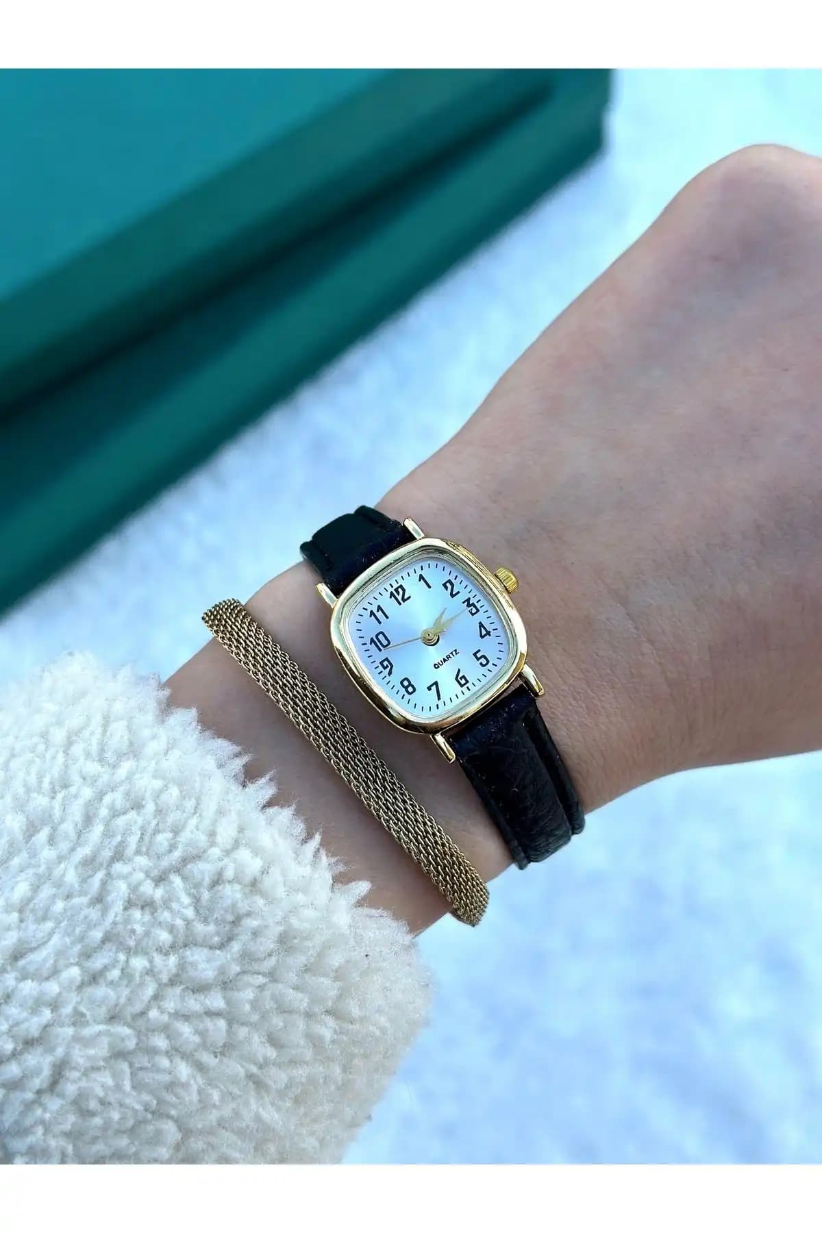 Wesscollection Retro Minimal Deri Kadın Kol Saati Gold Renkli Zarif ve Çok Yönlü Tasarım