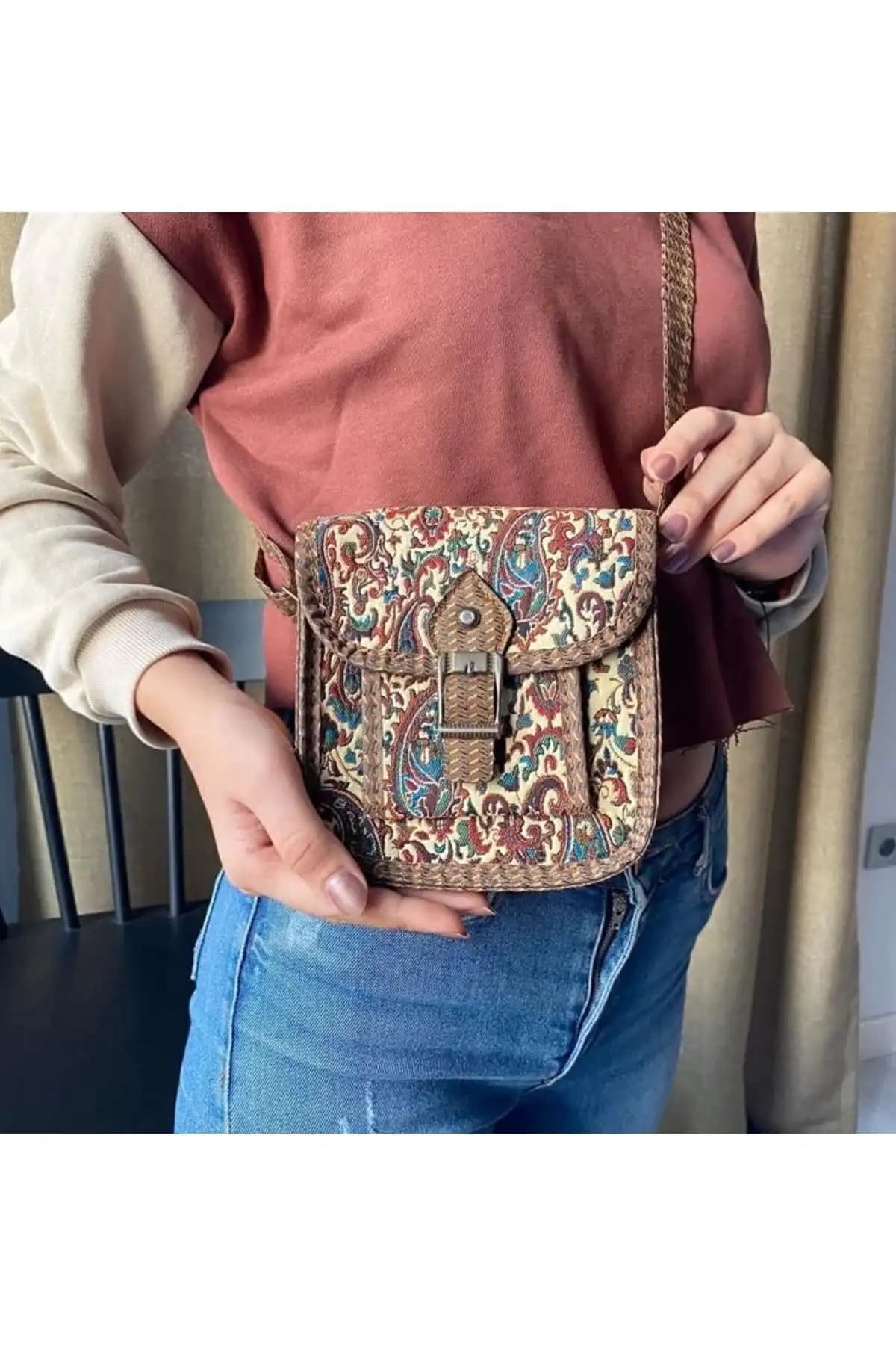 Wotrart Etnik Tarz Kilim Desenli Omuz Çantası Günlük Kullanım İçin Şık ve Fonksiyonel Tasarım