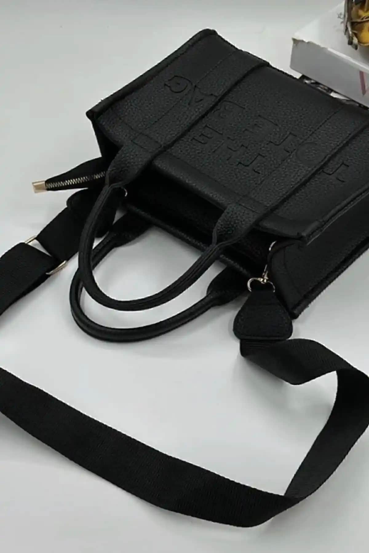 Ylzstore El ve Çapraz Kan Çantası: Şık ve Fonksiyonel Günlük Kullanım Aksesuarı