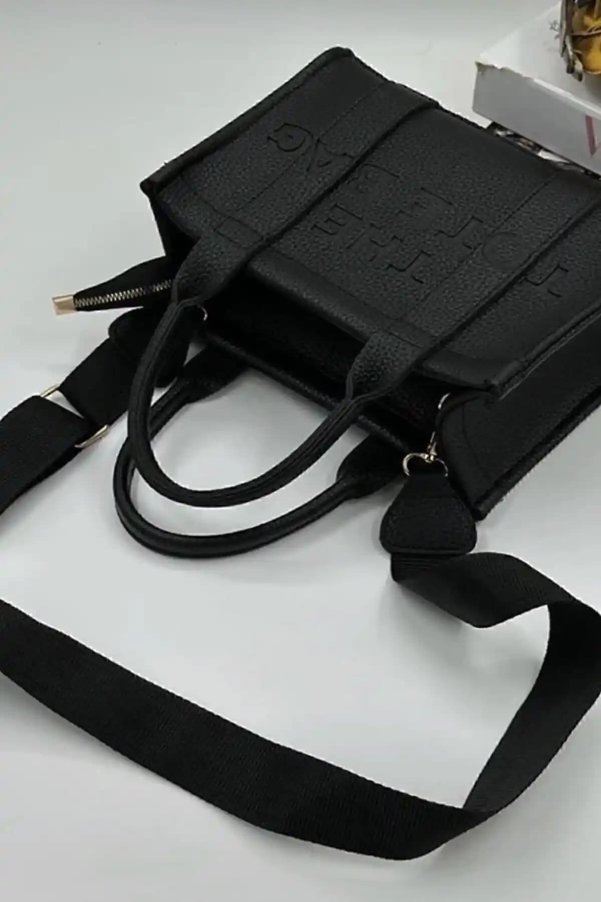 Ylzstore El ve Çapraz Kan Çantası: Şık ve Fonksiyonel Günlük Kullanım Aksesuarı