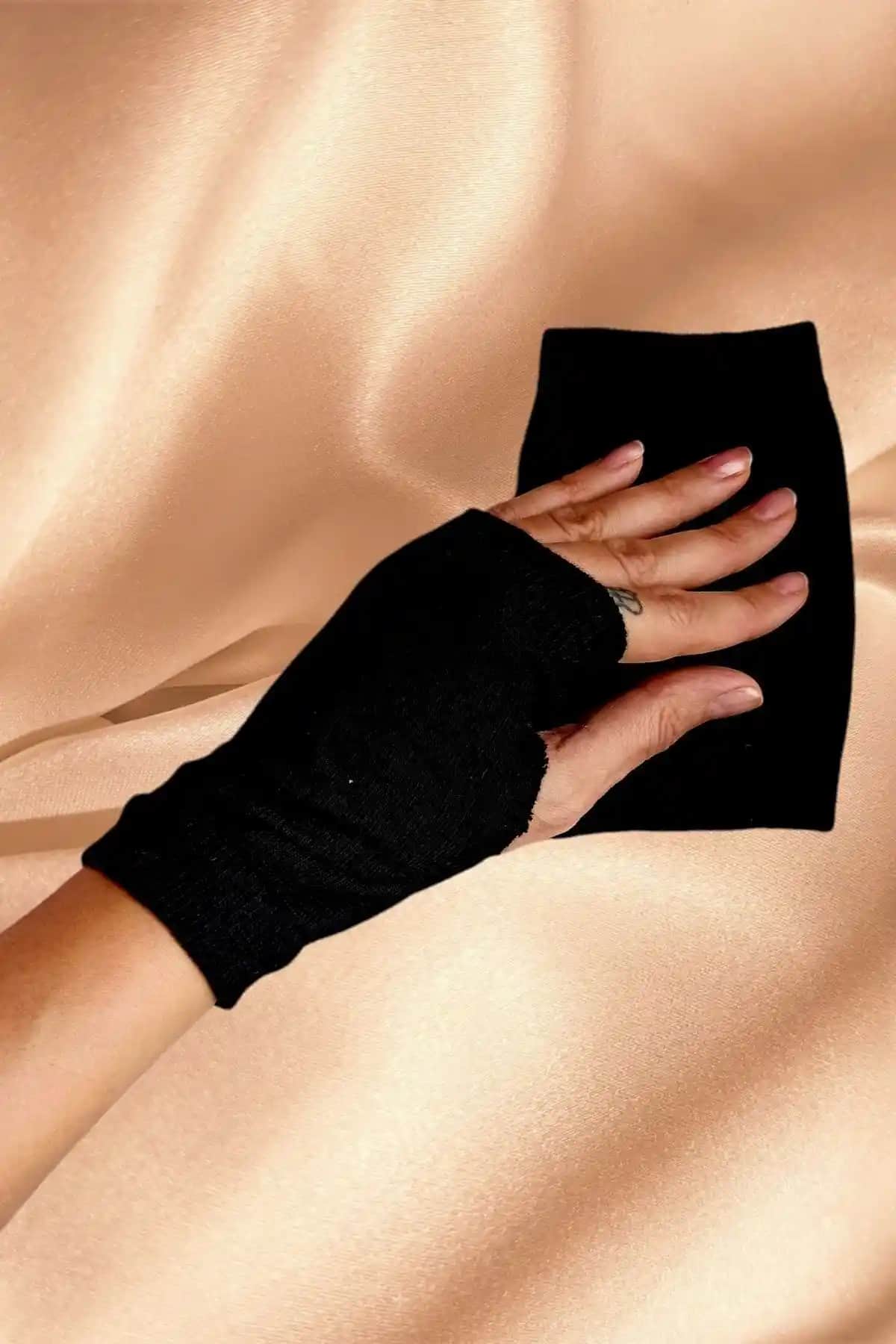 ZEYZEY MONKEY Düz Siyah Parmaksız Eldiven: Modern Şıklık ve Konfor Sunan Moda Aksesuarı