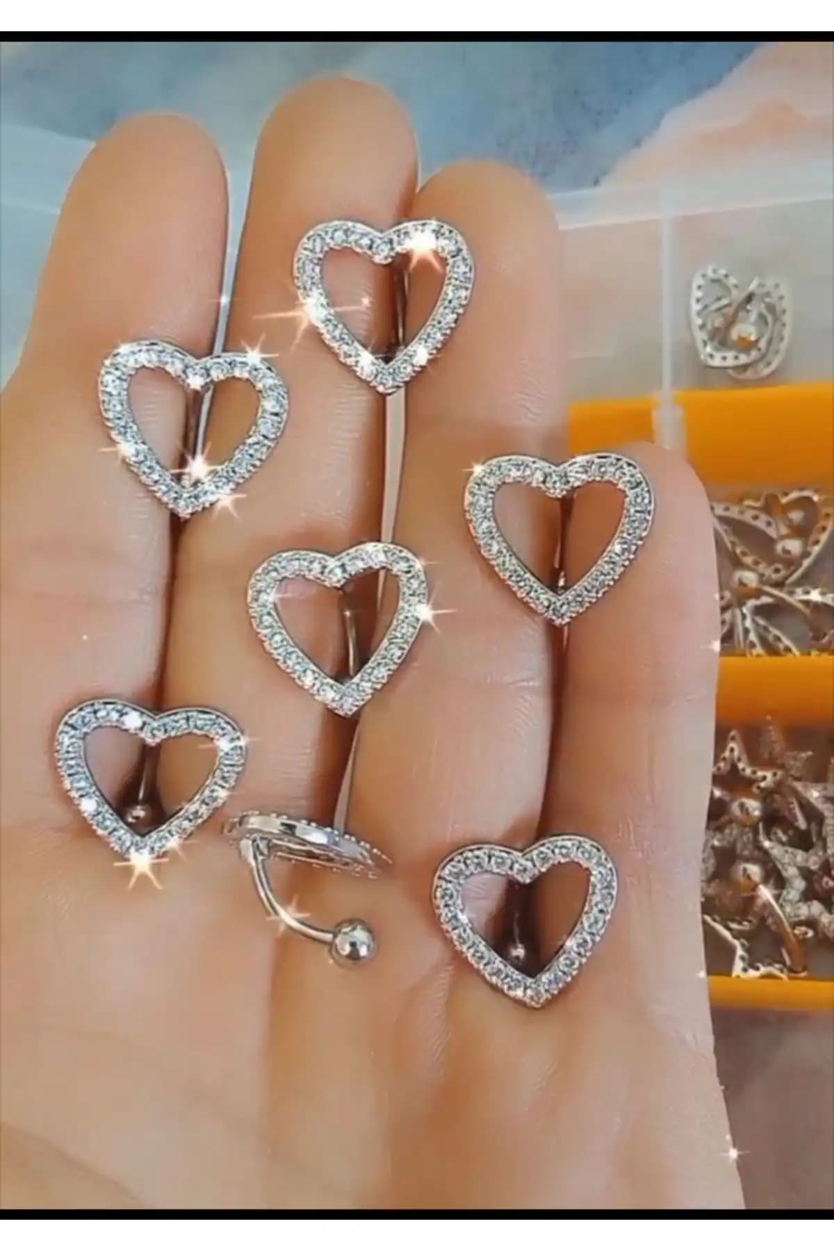 Zirkon Taşlı Cerrahi Çelik Bar ile Şıklık ve Dayanıklılığı Bir Arada Sunan Piercing Ürünü