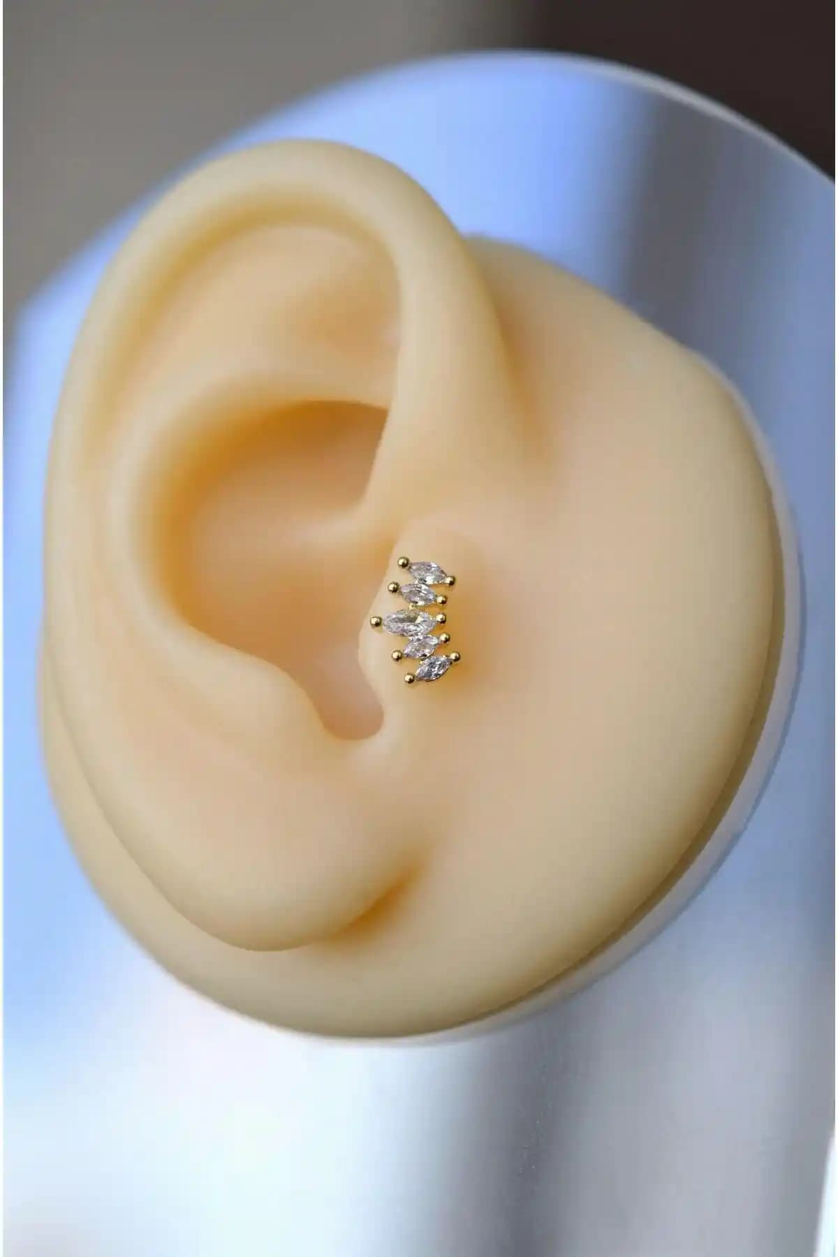 Zirkon Taşlı Piercing Tragus ve Helix Kıkırdak Aksesuarı Modern Tasarım ve Dayanıklılık