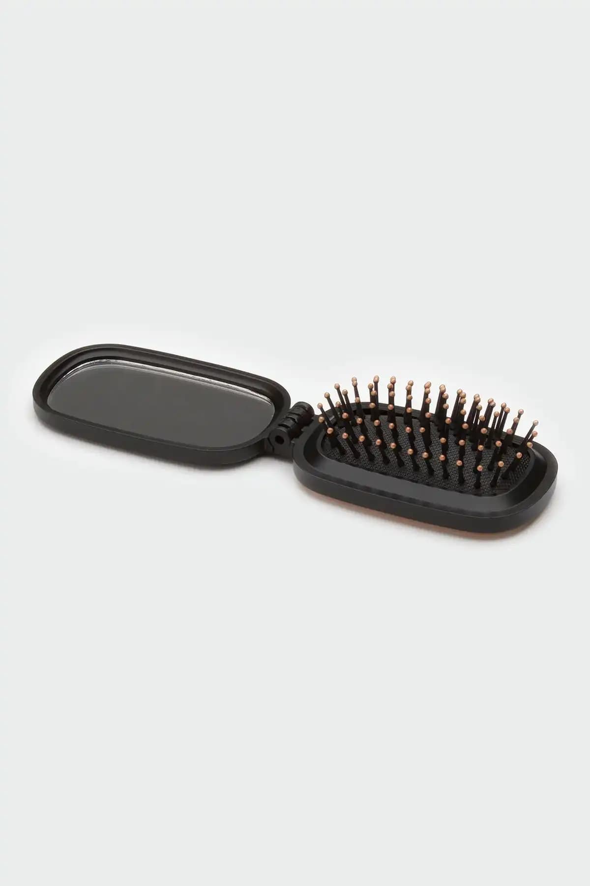 Avon ve MONİCATİME Katlanabilir Ayna İçeren Saç Fırçası Karşılaştırması 1
