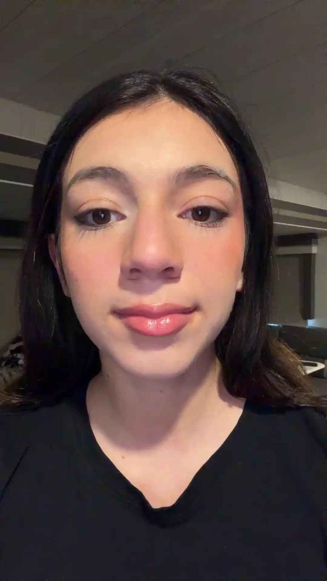 Makyajda Yeni Başlayanlar İçin Doğal Görünüm Sağlayan Temel Teknikler ve Ürün Önerileri