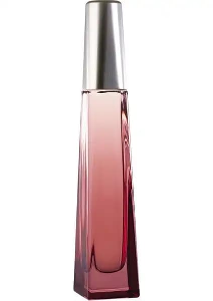 Avon Surrender Kadın Parfümü: Odunsu ve Baharatlı Aromasıyla Zarafetin Simgesi