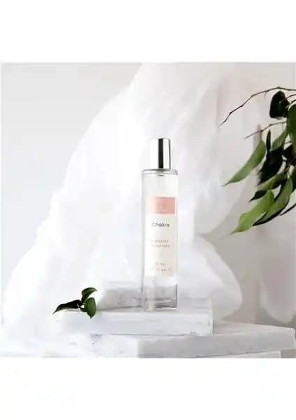 Chakra Vücut Spreyi: Hafif ve Ferahlatıcı Doğal Koku ile Gün Boyu Tazelik