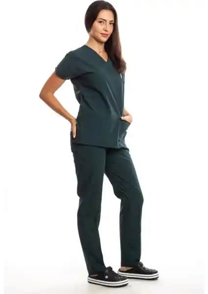 Sağlık Çalışanları İçin Şık ve Konforlu Cerrahi Üniforma Tasarımı ve Özellikleri