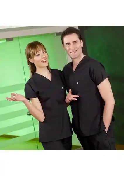 Sağlık Personeli İçin Konforlu ve Şık Siyah Doktor Hemşire Forması Takımı