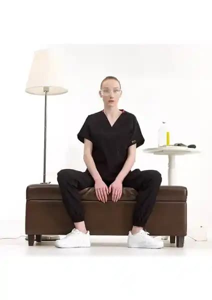 Sağlık Profesyonelleri İçin Şık ve Konforlu Likralı Medikal Formalar