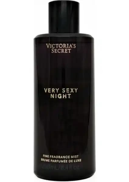 Victoria's Secret Very Sexy Night Parfüm Spreyi: Gece Atmosferine Uygun Kalıcı Koku