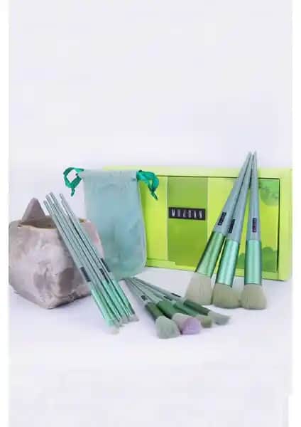 Müthiş Kalite ve Şıklık Sunan MUJGAN Fix 13'lü Fırça Seti Yeşil Kutuda