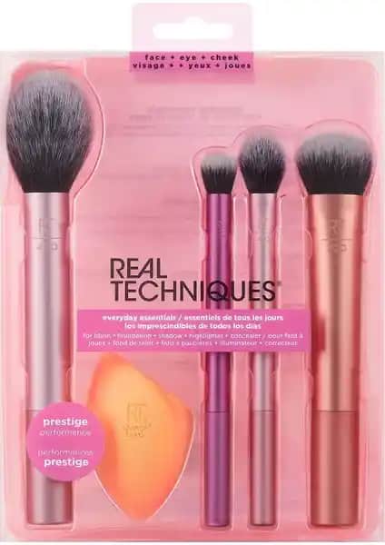 Real Techniques Günlük Makyaj Fırça Seti: Temel ve Kullanışlı Ürünlerle Makyaj Deneyimi