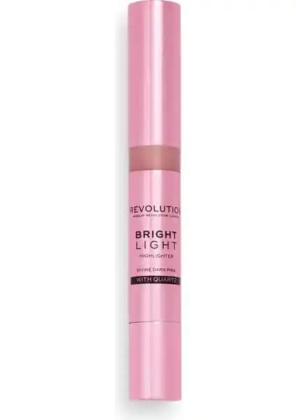 Revolution Bright Light Ay<dı>nlatıcı Divine D. Pink: Doğal Parlaklık ve Yüksek Performanslı Makyaj Ürünü