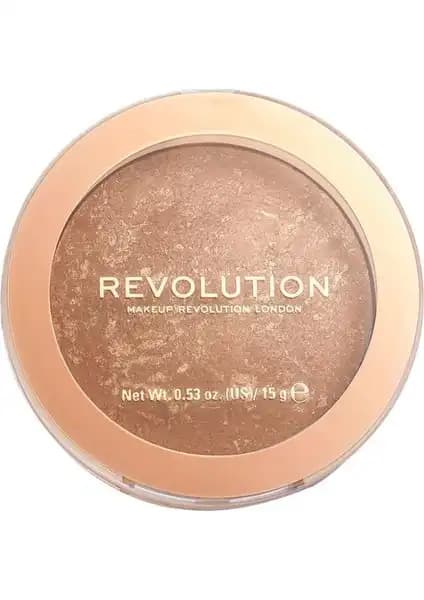 Revolution Reloaded Long Weekend Bronzer ile Yazın Parıltısını Yüzünüzde Taşıyın