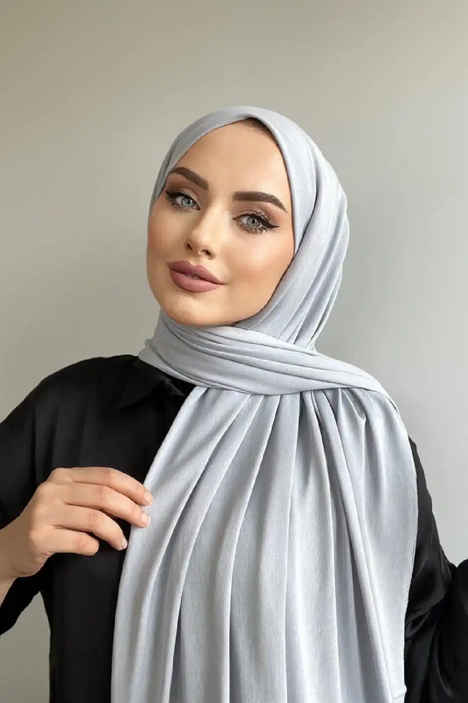Gümüş Gri Renk Trendleri ve Kozmetik Sektöründeki Kullanım Alanları