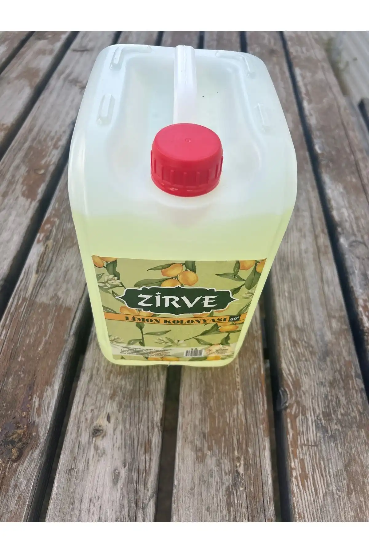 Zirve Limon Kolonyası: Güçlü Temizlik ve Ferahlatıcı Kokunun Birlikteliği