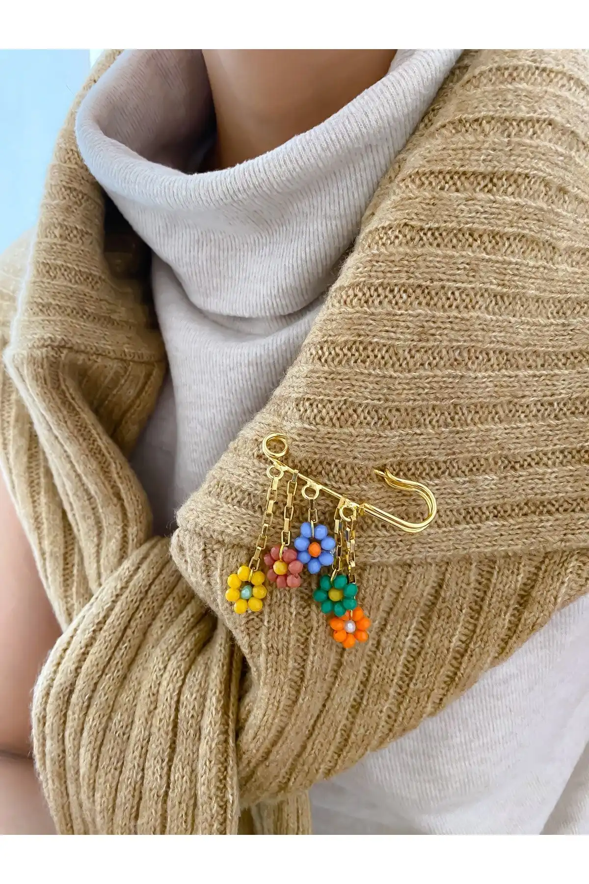 Lucky Designs ve Petek Aksesuar Broş Karşılaştırması Moda ve Stil Tercihleri İçin