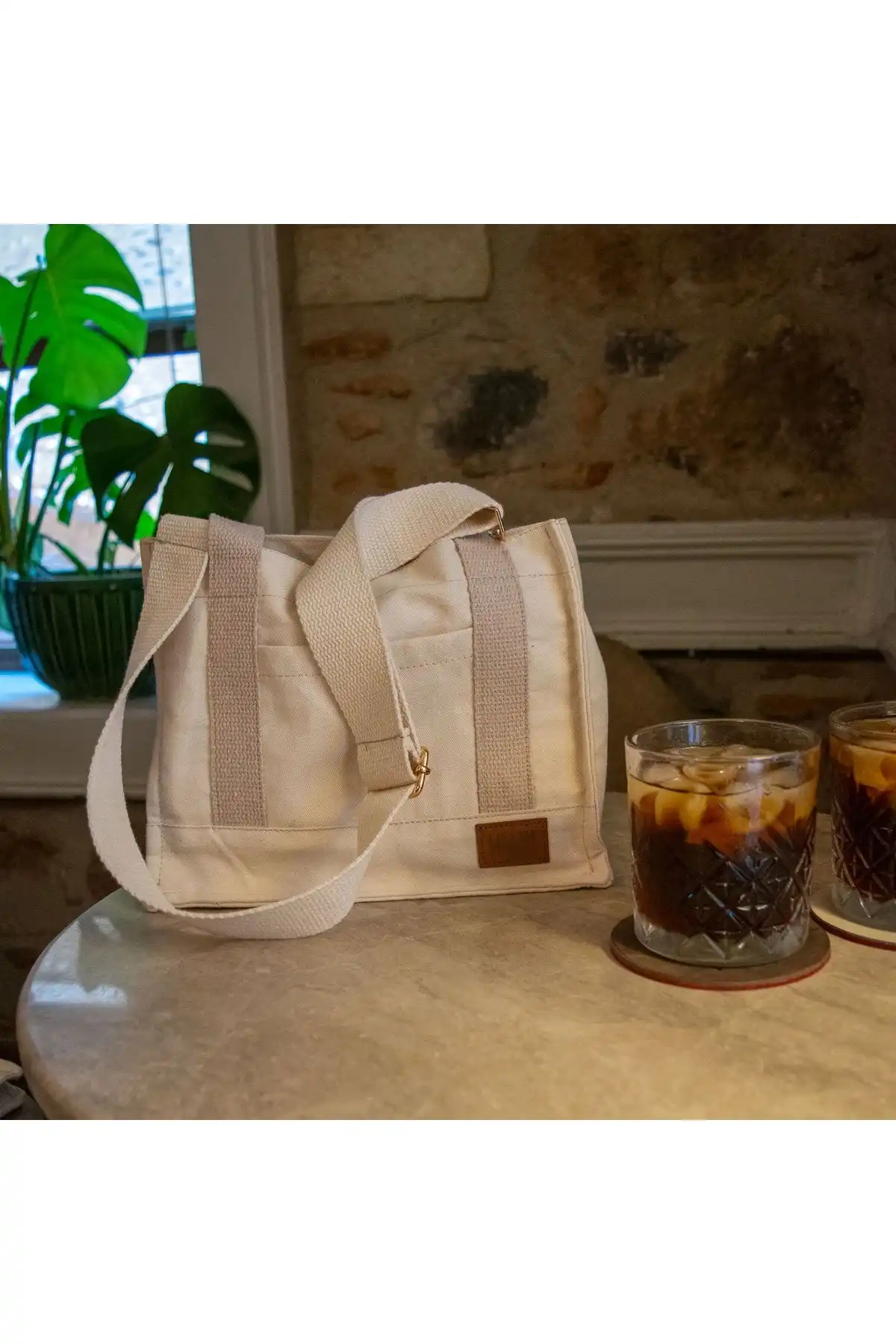Günlük Kullanıma Uygun Kanvas Çanta Seçenekleri: Miawiki Mini Tote ve VAGO Crossbody