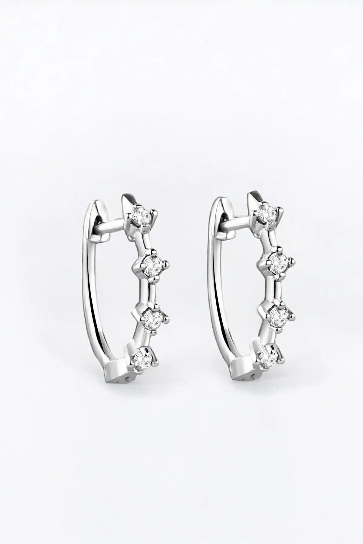 Jelux Silver 925 Ayar Gümüş Yuvarlak Pırlanta Görünüm Küpe Modern ve Zarif Tasarım
