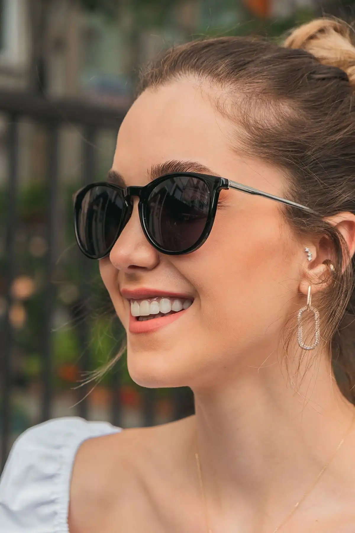 Monvago Mv 19772 ve Ray-Ban Rb 2447 Güneş Gözlüğü Karşılaştırması ve Özellikleri