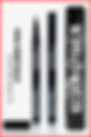 Ultra Black Eyeliner Pen: Suya Dayanıklı ve Kalıcı Göz Makyajı